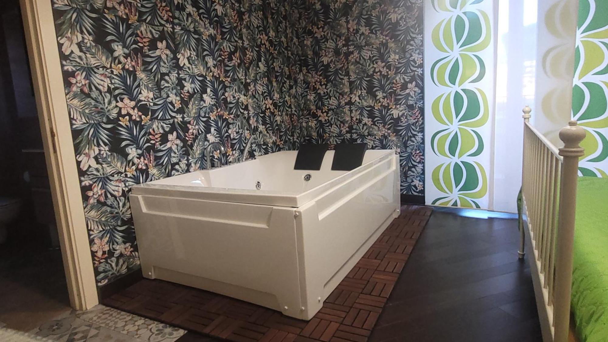 Queen Room Spa Bath