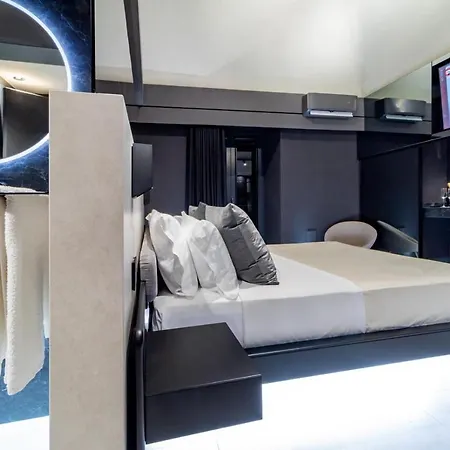 4 Suites " Unconventional Living Rooms "-3