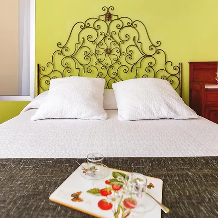 Acanthus B&B-2